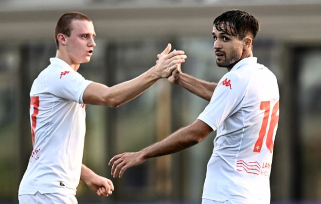 不仅帮助她 不仅帮助她