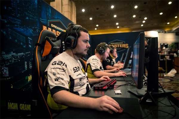 的实力与潜 的实力与潜